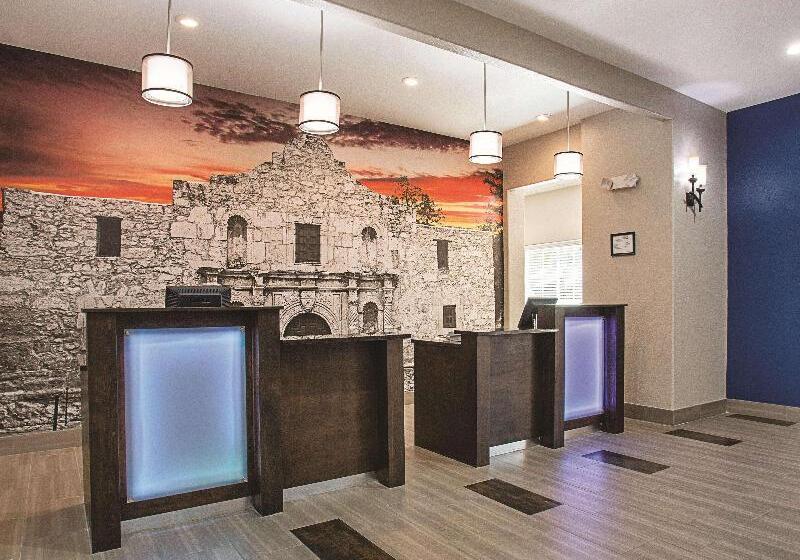 Отель La Quinta By Wyndham San Antonio Northwest