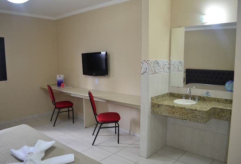 בית מלון כפרי Primar Plaza