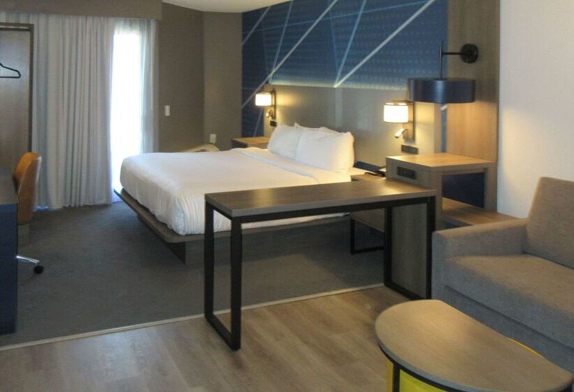 هتل Comfort Inn & Suites Irvine Spectrum
