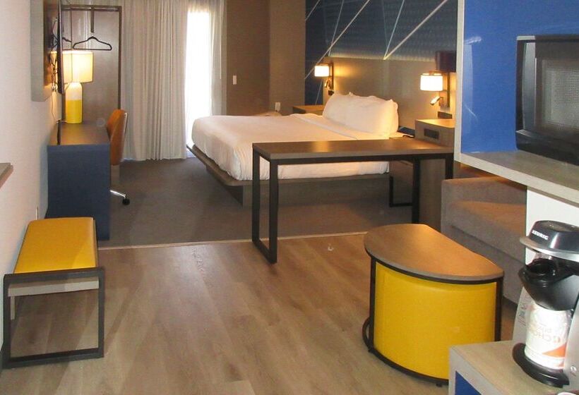 هتل Comfort Inn & Suites Irvine Spectrum
