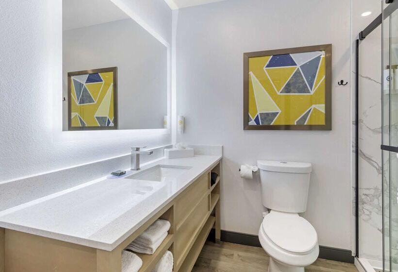 هتل Comfort Inn & Suites Irvine Spectrum