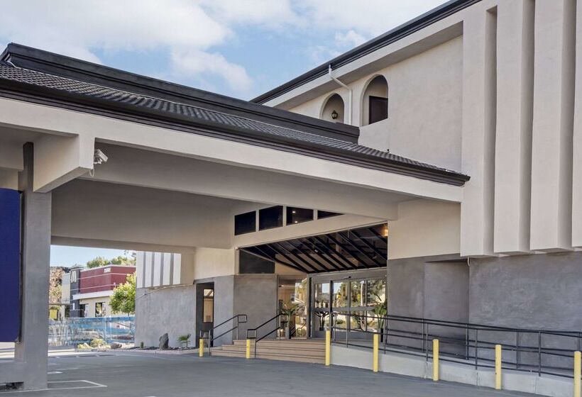 هتل Comfort Inn & Suites Irvine Spectrum