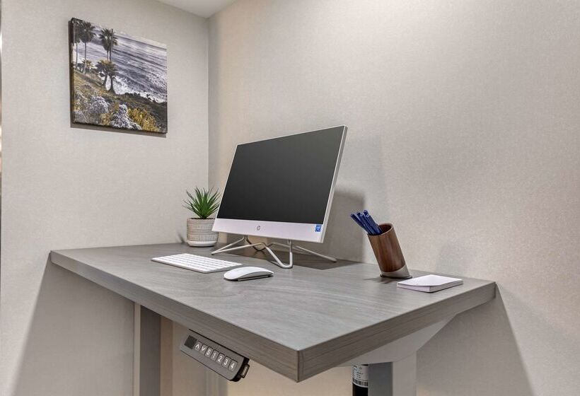 هتل Comfort Inn & Suites Irvine Spectrum