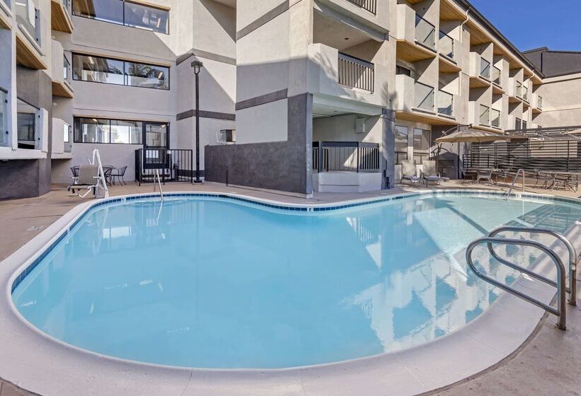 هتل Comfort Inn & Suites Irvine Spectrum