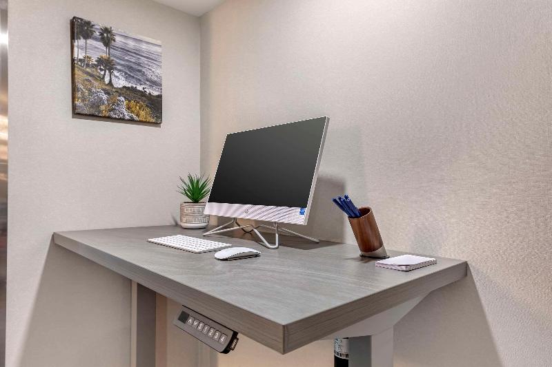 هتل Comfort Inn & Suites Irvine Spectrum