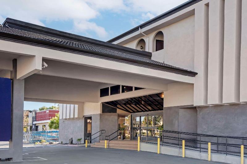 هتل Comfort Inn & Suites Irvine Spectrum