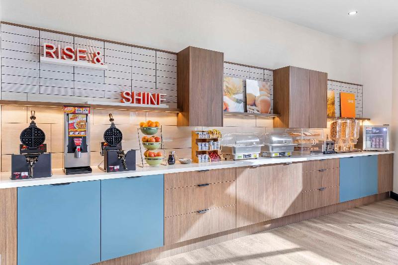 هتل Comfort Inn & Suites Irvine Spectrum