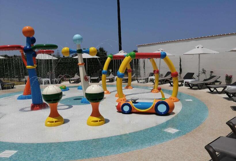 هتل Senseana Sea Side Resort & Aquadventure