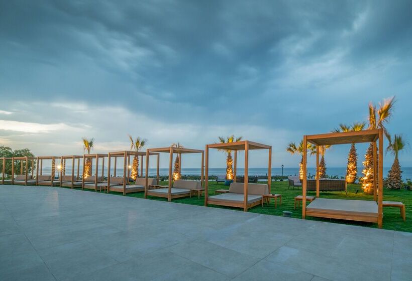 هتل Senseana Sea Side Resort & Aquadventure
