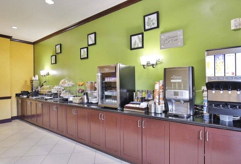 בית מלון כפרי Sleep Inn & Suites University