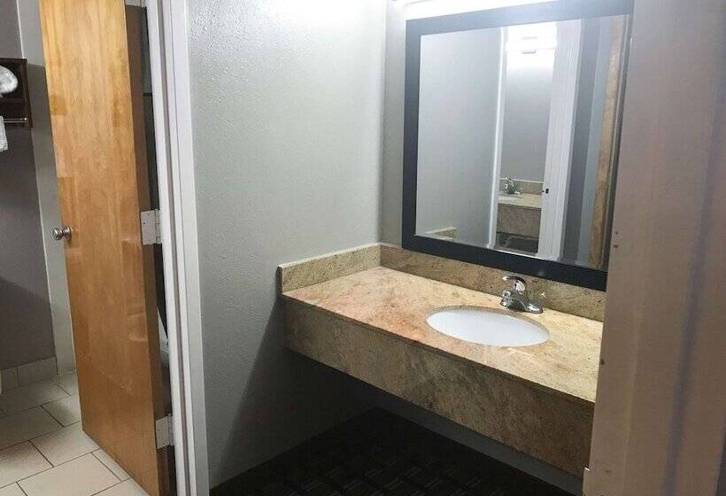 هتل Studio 6 Suites Tupelo, Ms