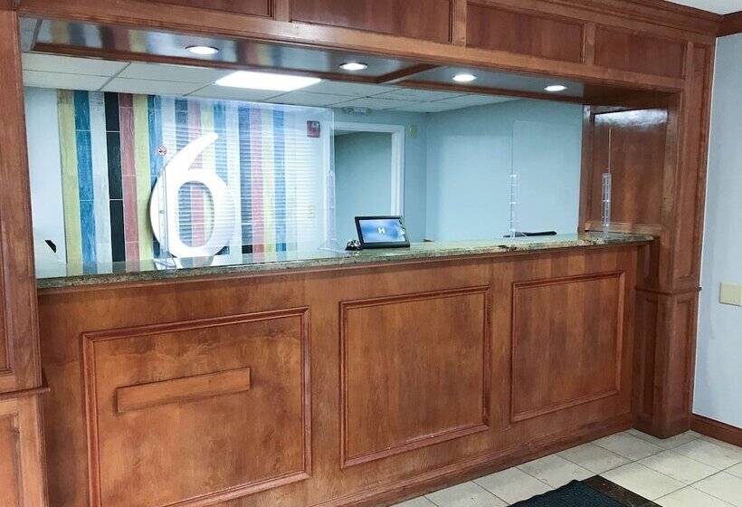 هتل Studio 6 Suites Tupelo, Ms