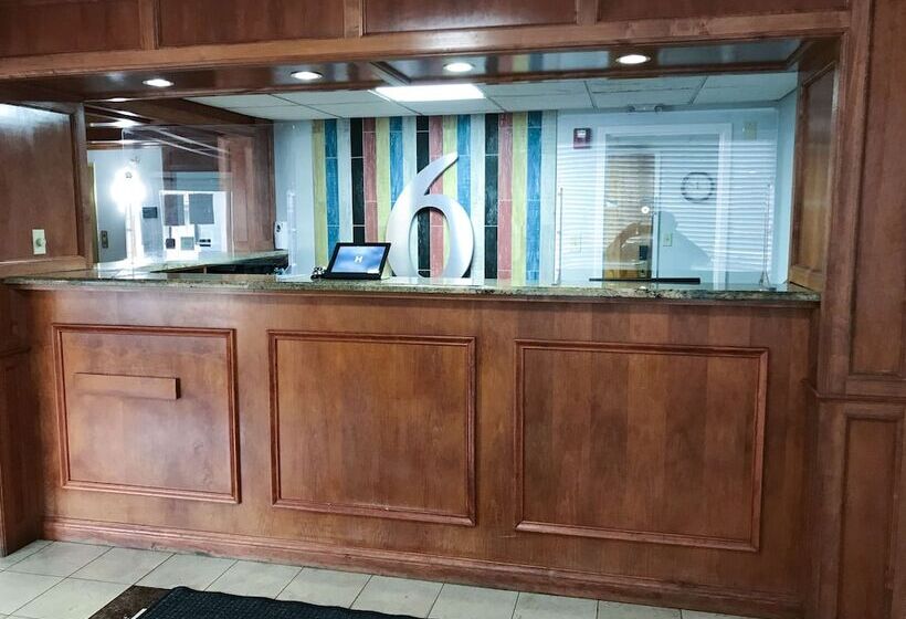 هتل Studio 6 Suites Tupelo, Ms