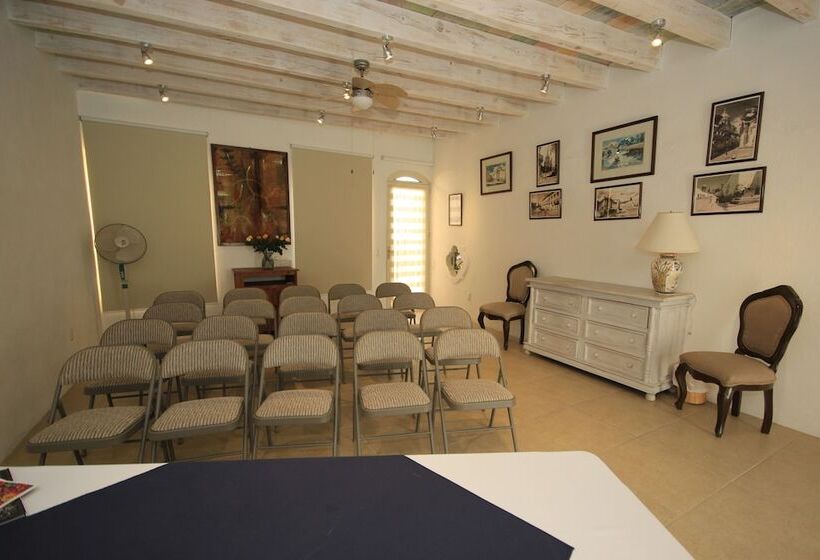 هتل Villa Mirasol