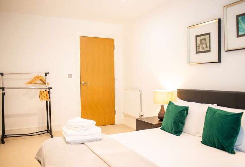 Spacious Serviced Apartments Canary Wharf