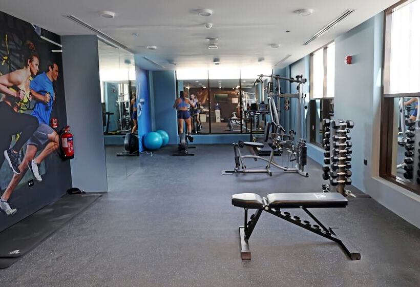 Fotos del hotel Grand Kingsgate Waterfront By Millennium Hotels:  32