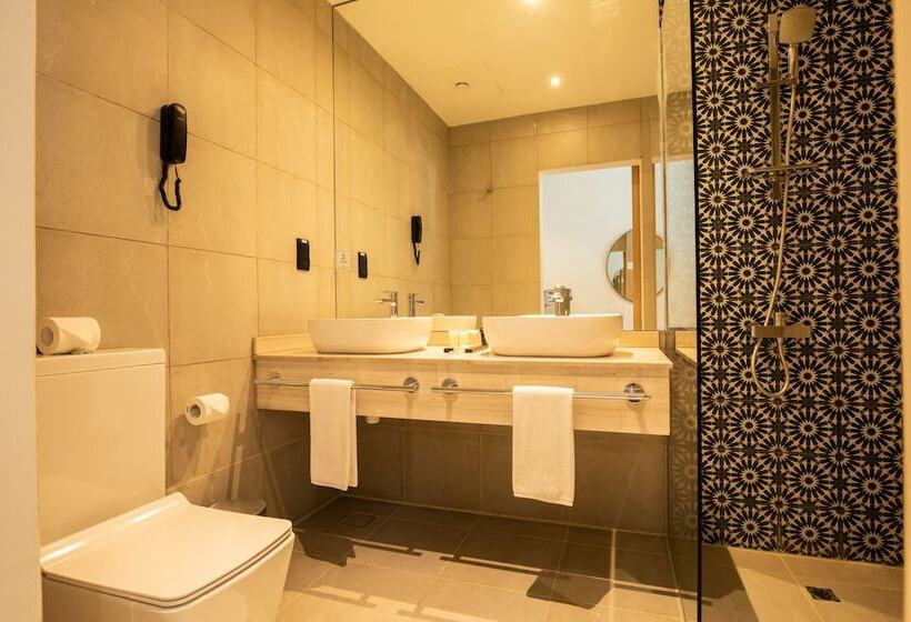 Fotos del hotel Grand Kingsgate Waterfront By Millennium Hotels:  15