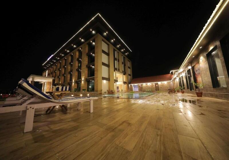 Отель Sarovar Portico Somnath