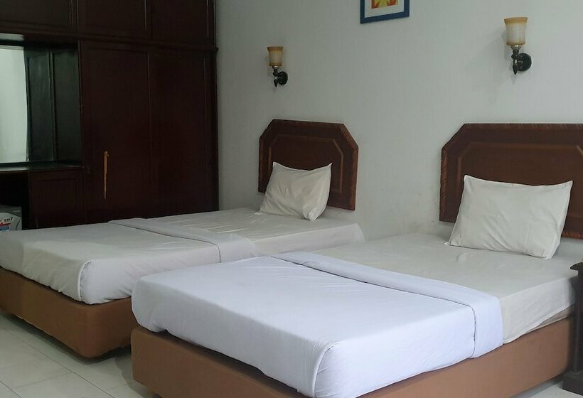 Отель Chitra By Oyo Rooms