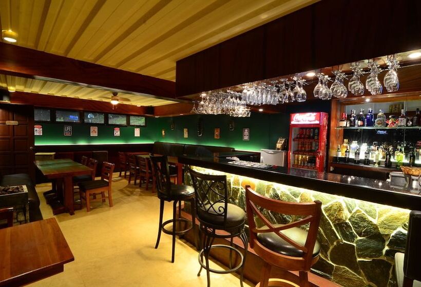 호텔 Dahilayan Forest Park Resort