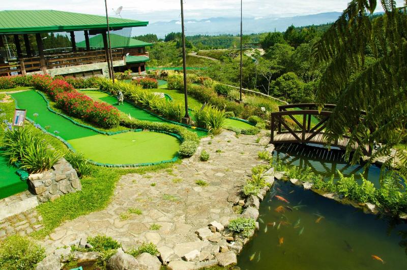 فندق Dahilayan Forest Park Resort