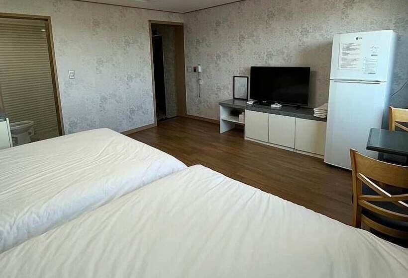 Jeju Hi Mom Kids Family Pension Black