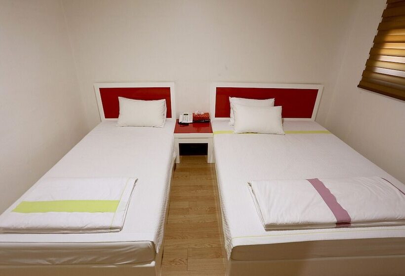 汽车旅馆  Paju Phillips