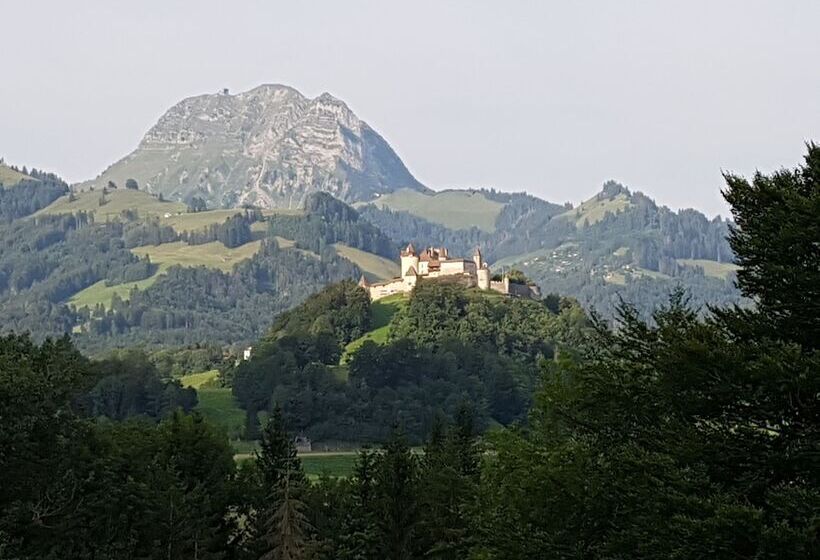 ホテル Au Soleil De Gruyères Chez Chantal