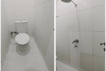 هتل Oyo 3838 Tamansari Guest House