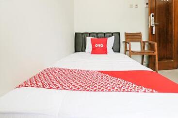 هتل Oyo 3838 Tamansari Guest House