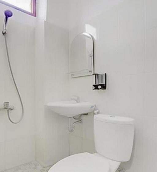 هتل Reddoorz At Pelangi Guest House