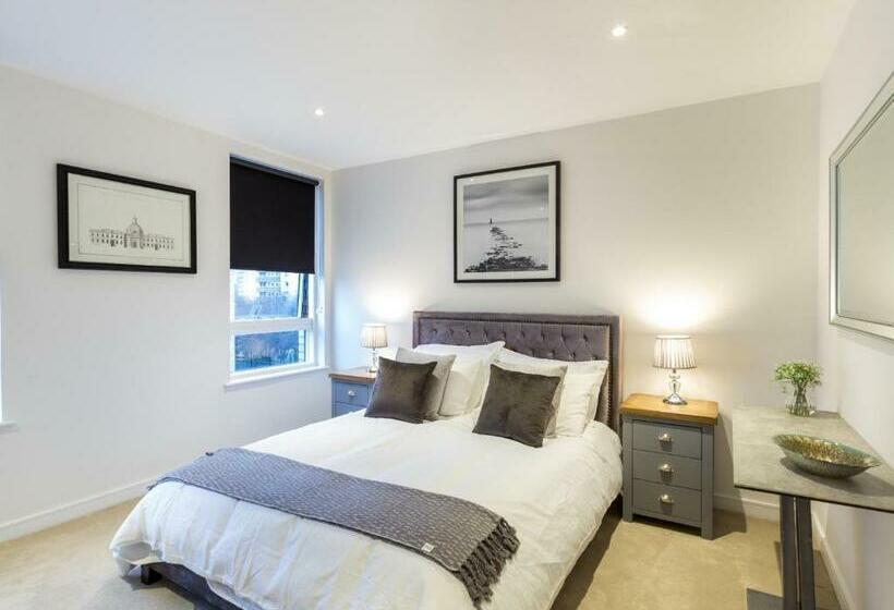هتل 2 Bed Property Close To Heathrow Airport