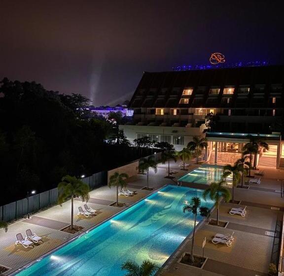 هتل Pacific Regency Beach Resort Port Dickson
