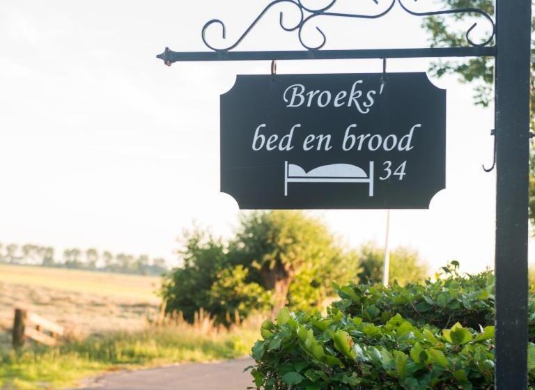 민박 Broeks  Bed En Brood