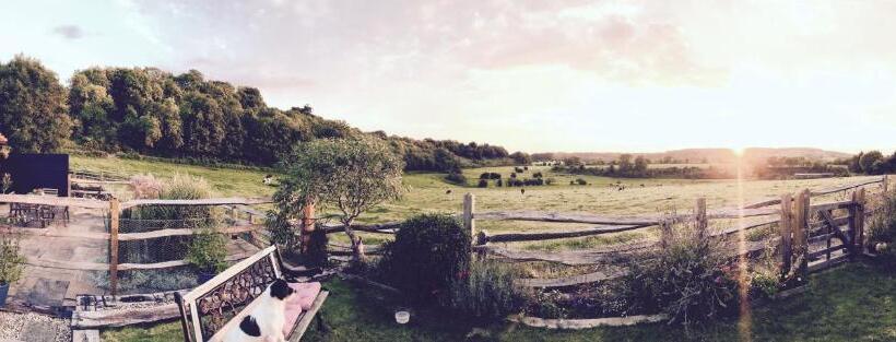 مبيت وإفطار The Cow Hide