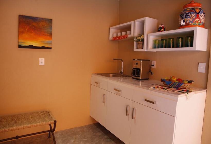 هتل Coyoacaninn Guesthouse