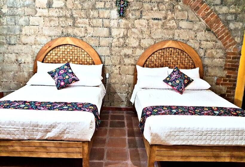 هتل Hacienda Los Dolores   Hostel
