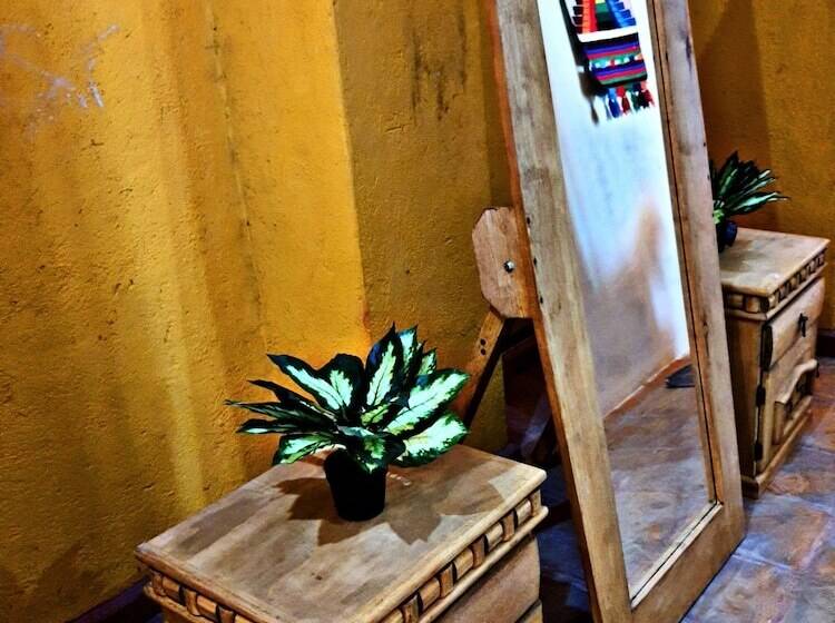هتل Hacienda Los Dolores   Hostel