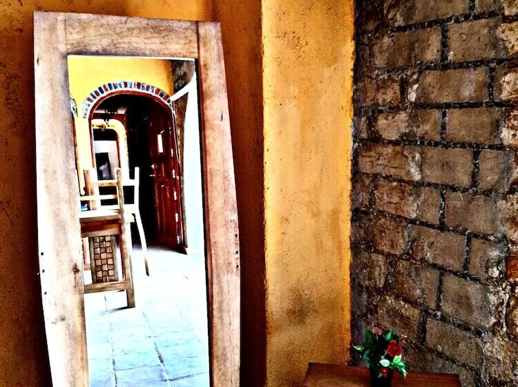 هتل Hacienda Los Dolores   Hostel