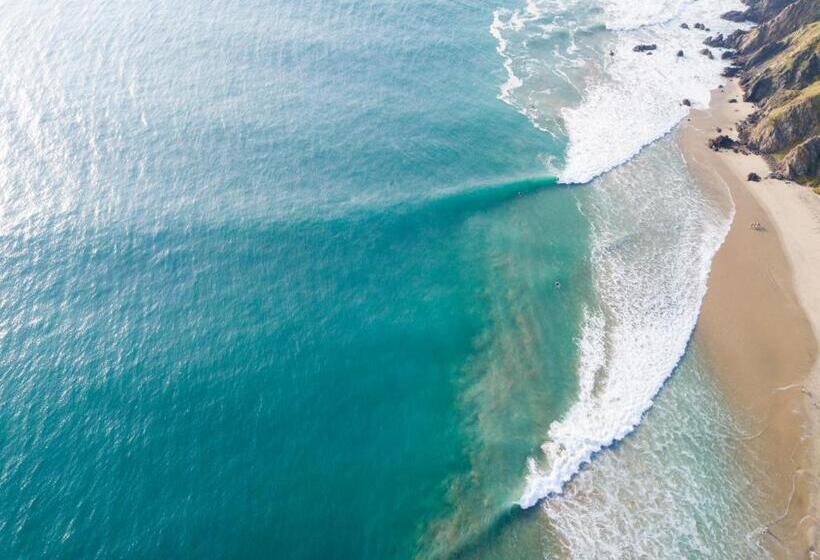 فندق Punta Conejo Resort