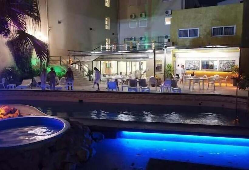 هتل Termal Rio Hondo
