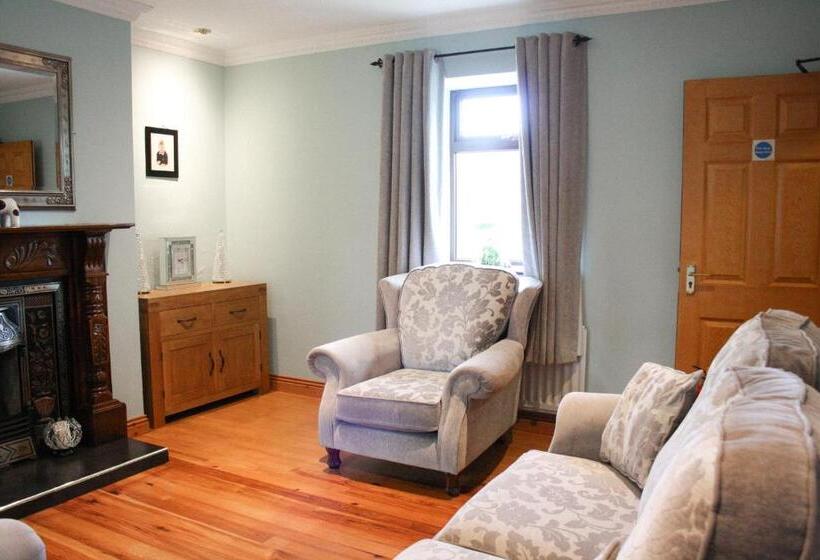مبيت وإفطار The Coach Inn