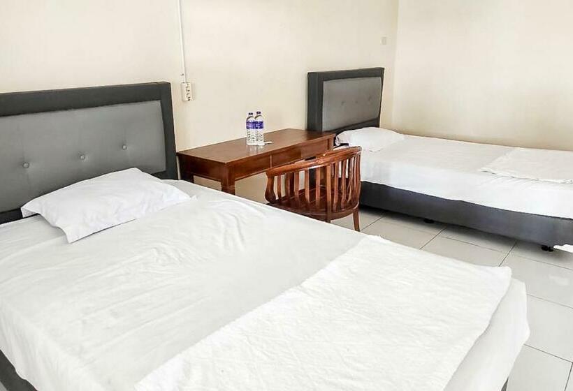 فندق Ombak Indah Resort Tanjung Setia