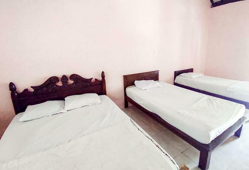 فندق Ombak Indah Resort Tanjung Setia
