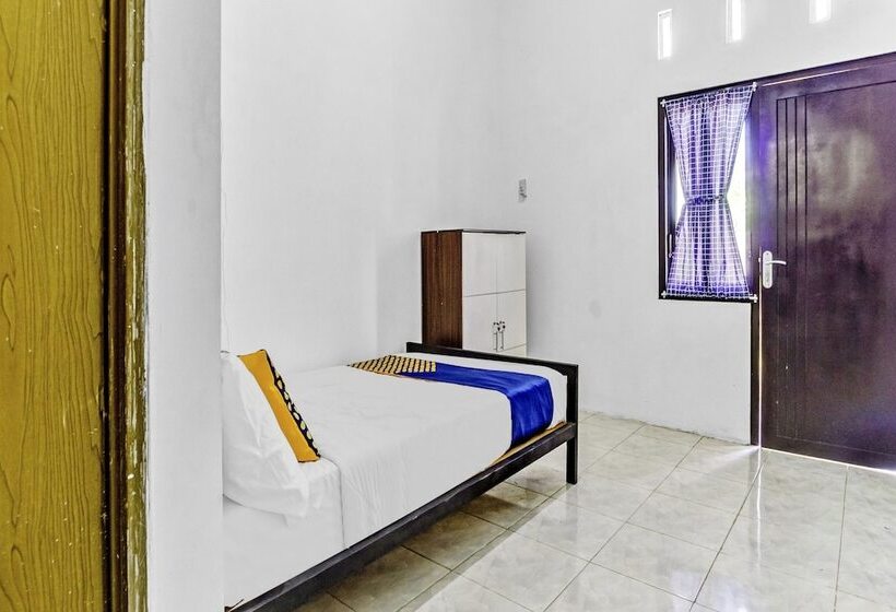 ホテル Spot On 90742 Kinanthy Homestay Syariah