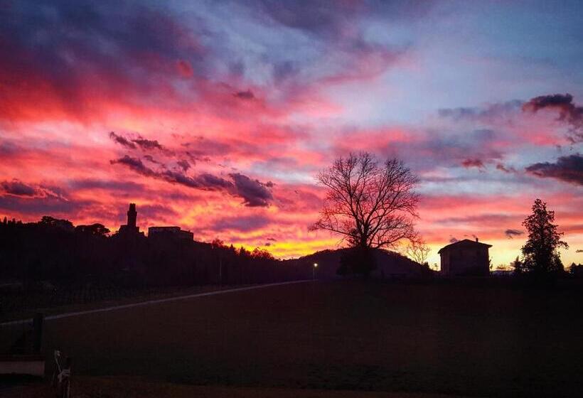 تختخواب و صبحانه Pie Castello