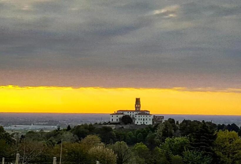 تختخواب و صبحانه Pie Castello