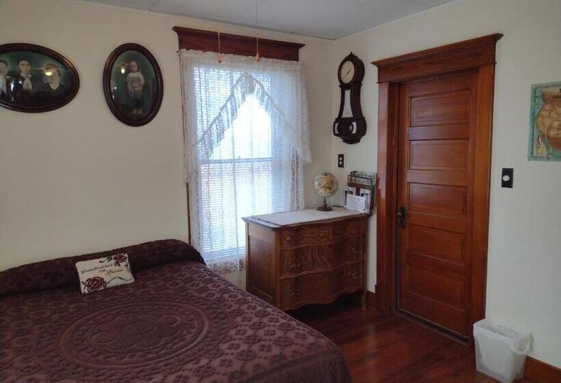 Bed and Breakfast Quiet Full Size Bed Close To Town 420 Friendly