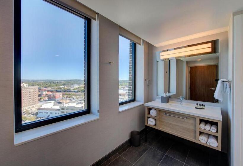 The Threefoot Hotel, Meridian, A Tribute Portfolio