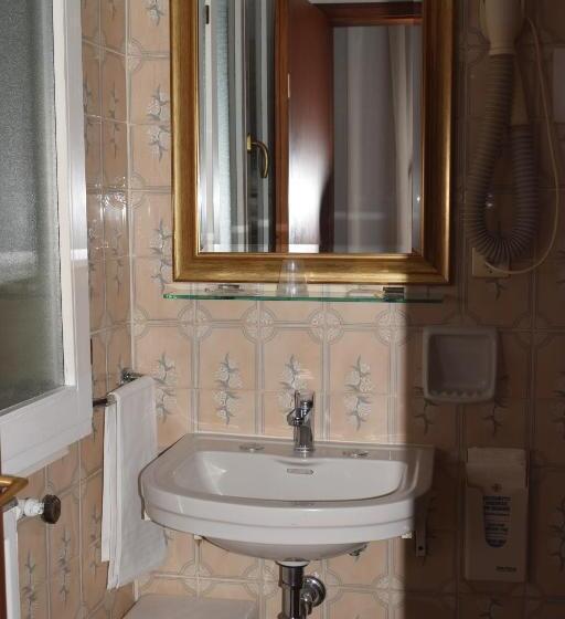 Fotos del hotel Albergo Basilea:  24